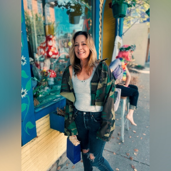 Like when I go  live!! 🐞🦋☀️ - Picture 2 of 12